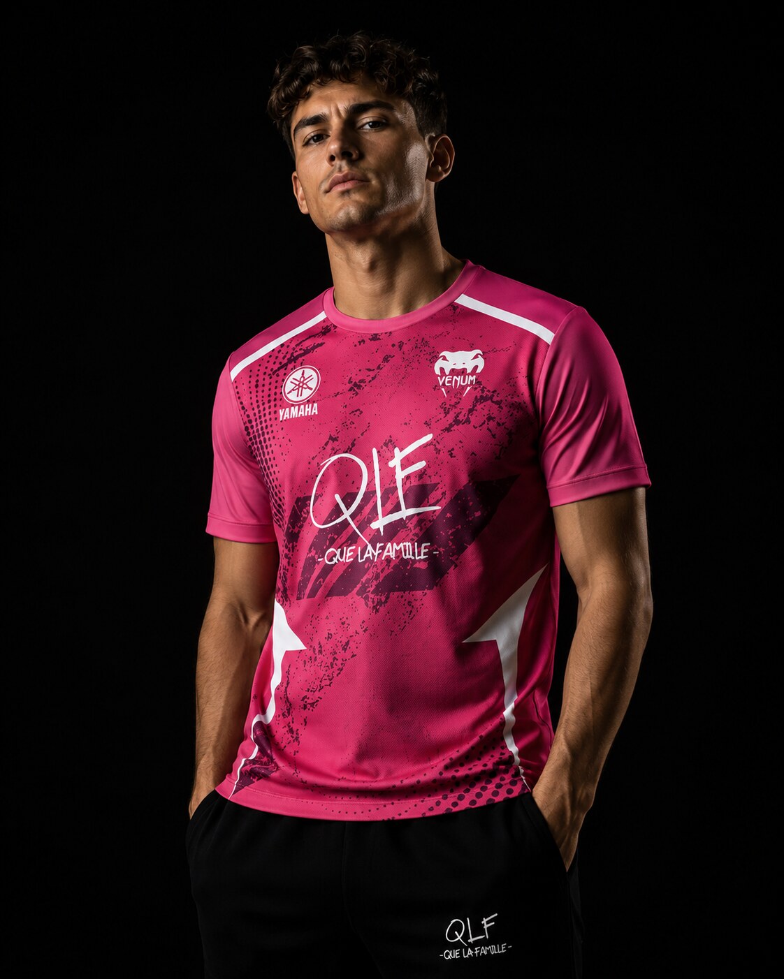 Homme portant le maillot QLF Palm Era Rose